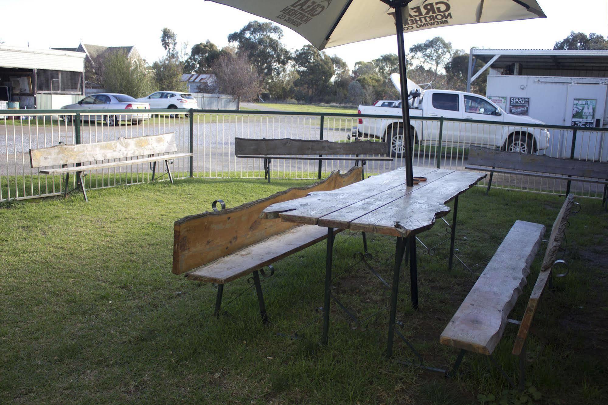 Court House Hotel Boorowa Dış mekan fotoğraf