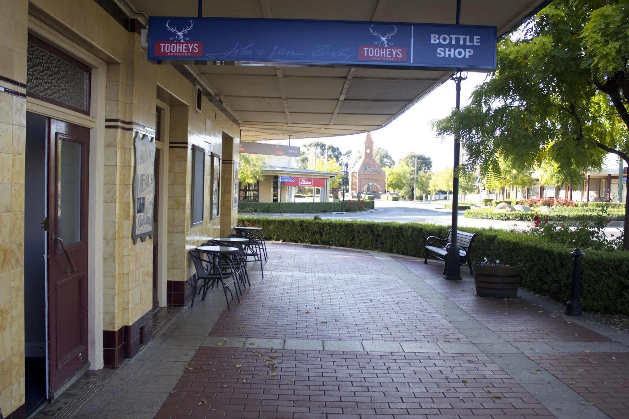 Court House Hotel Boorowa Dış mekan fotoğraf